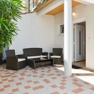 https://apartmani-mandic.hotelinzadar.com